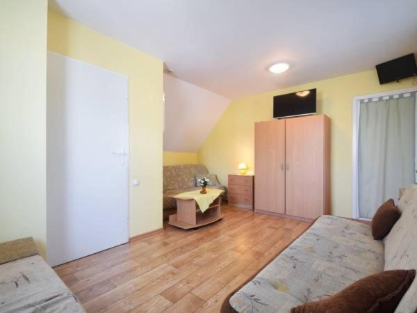 Zolty Domek Apartment Dzwirzyno Bagian luar foto