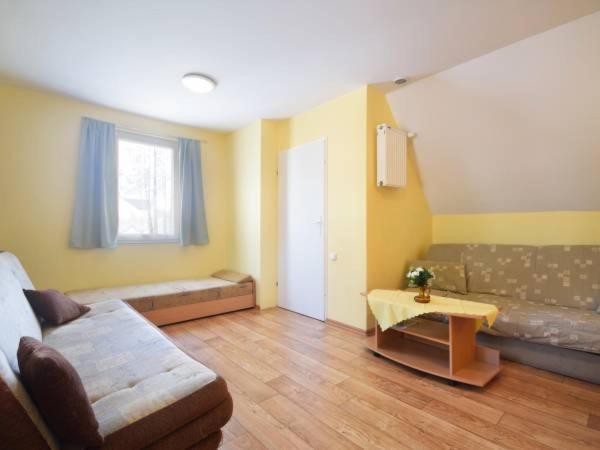 Zolty Domek Apartment Dzwirzyno Bagian luar foto